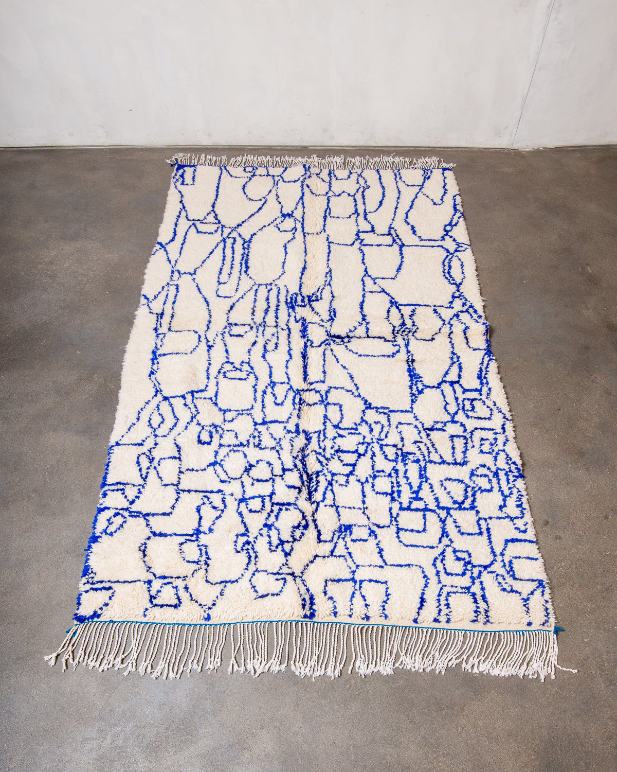 Modern designer handcrafted Berber rug from Morocco. Azilal rug with beautiful colours and patterns. Made of sheep’s wool and colourful cotton.